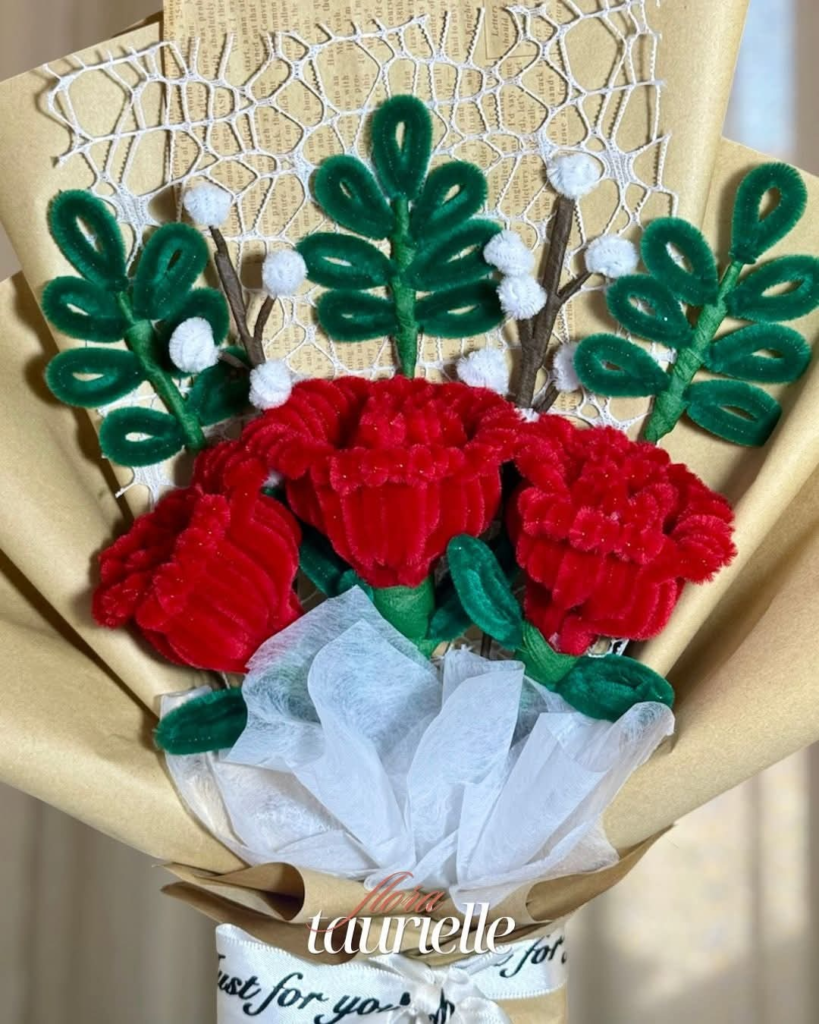 Customizable Yarn Flower Gift Set